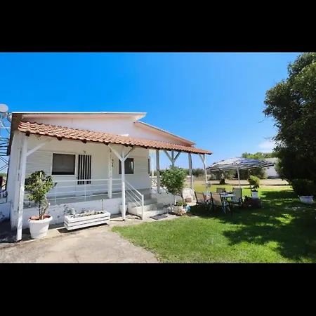 Family House - παραθεριστικό Holiday home *