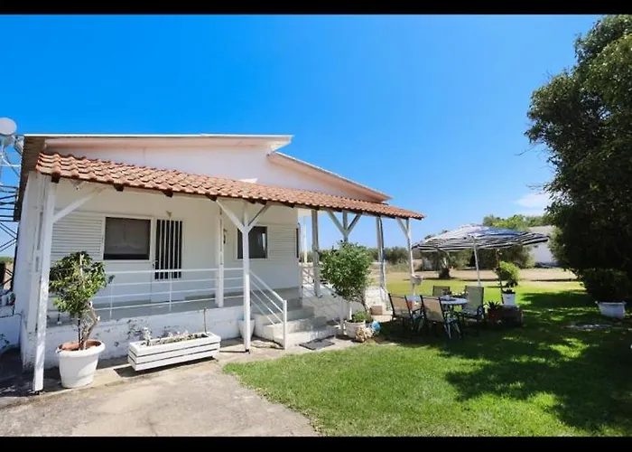 Family House - Παραθεριστικό Κατάλυμα Дом отдыха *